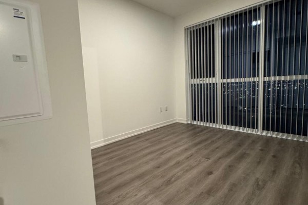 2012 - 225 Commerce Street, Vaughan, ON L4K0P9 Photo 3