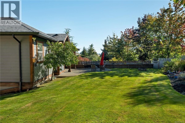 Family room - 2012 Varsity Dr, Campbell River, BC V9H1V2 Photo 3