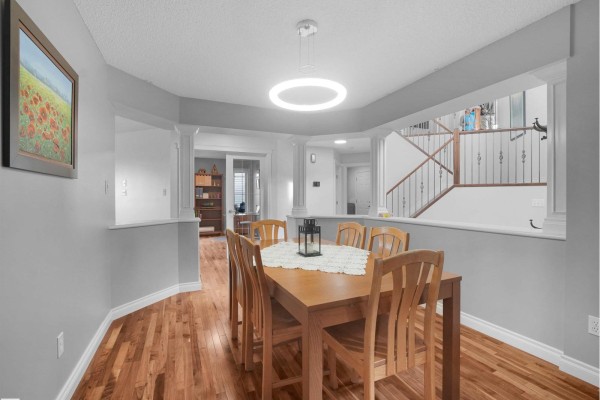 Family room - 20124 47 Av Nw, Edmonton, AB T6M2X8 Photo 4