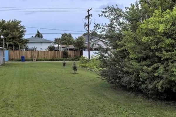 2013 Connaught Street, Regina, SK S4T4T9 Photo 2