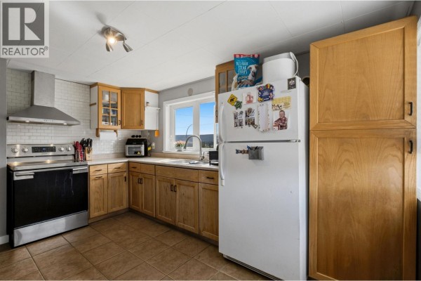 Living room - 2014 N Mackenzie Avenue, Williams Lake, BC V2G1P3 Photo 2