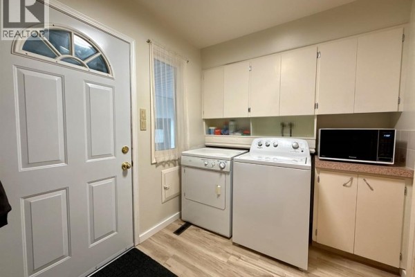 Kitchen - 2015 24 Street S, Lethbridge, AB T1K2M6 Photo 3