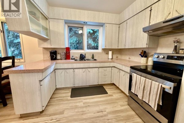 Primary Bedroom - 2015 24 Street S, Lethbridge, AB T1K2M6 Photo 4