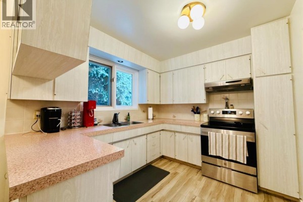 3pc Bathroom - 2015 24 Street S, Lethbridge, AB T1K2M6 Photo 5