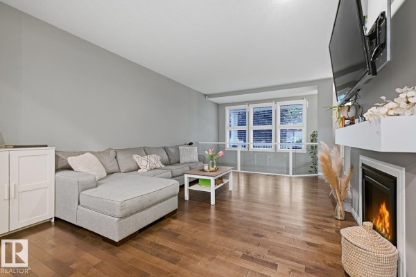 Kitchen - 2015 74 St Sw, Edmonton, AB T6X0V7 Photo 3