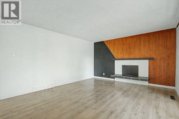 Bedroom - 2015 Palliser Drive Sw, Calgary, AB T2V3R9 Photo 3