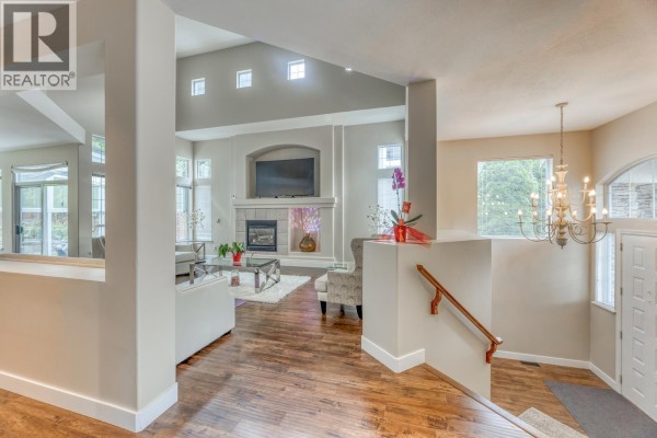 2015 Parkway Boulevard, Coquitlam, BC V3E3J8 Photo 4