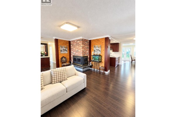 20150 Patterson Avenue, Maple Ridge, BC V2X2P4 Photo 2
