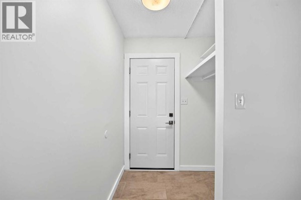 Living room - 2016 46 Street Se, Calgary, AB T2B1K6 Photo 2