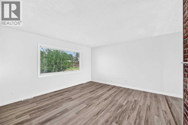 Primary Bedroom - 2016 46 Street Se, Calgary, AB T2B1K6 Photo 5
