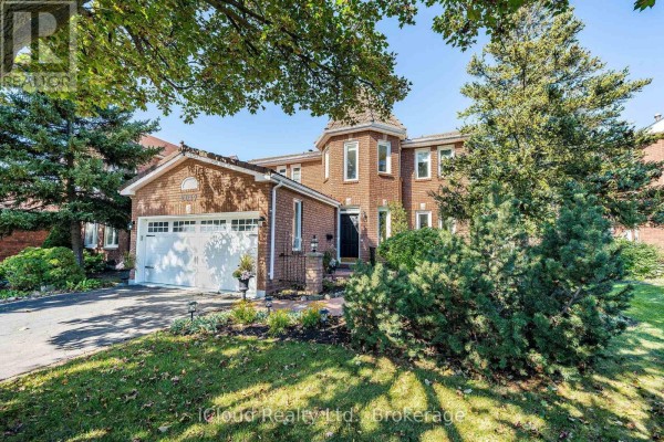 2017 Grenville Drive, Oakville, ON L6H3Z3 Photo 2