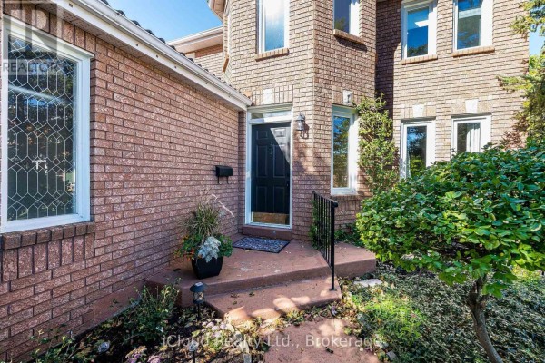 2017 Grenville Drive, Oakville, ON L6H3Z3 Photo 4