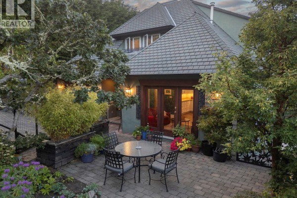 Bedroom - 2018 Romney Rd, Victoria, BC V8S4J7 Photo 2