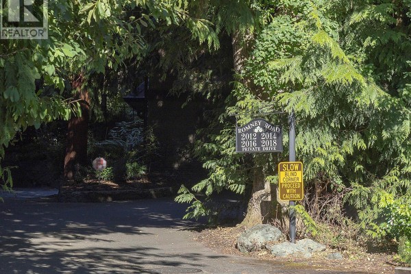 Bathroom - 2018 Romney Rd, Victoria, BC V8S4J7 Photo 3