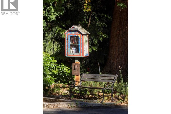 Ensuite - 2018 Romney Rd, Victoria, BC V8S4J7 Photo 4