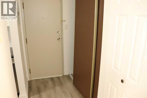 Bedroom - 201a, 5611 10 Avenue, Edson, AB T7E1R4 Photo 4