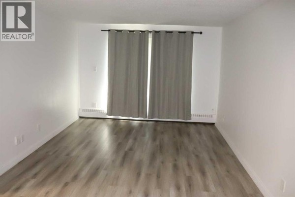 Bedroom - 201a, 5611 10 Avenue, Edson, AB T7E1R4 Photo 5