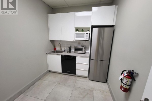 201a - 385 Connie Crescent, Vaughan, ON L4K5R2 Photo 4