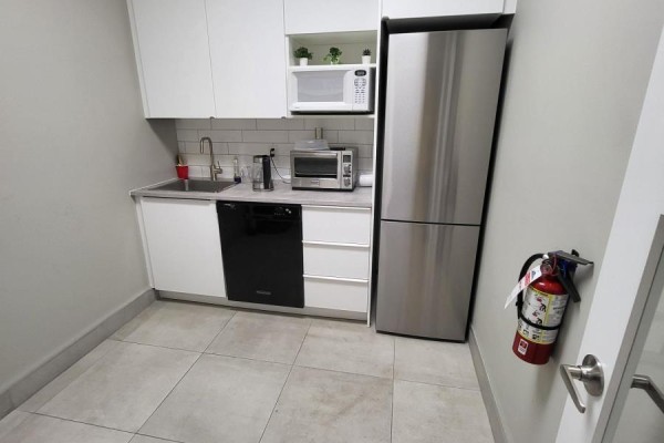 201a - 385 Connie Crescent, Vaughan, ON L4K5R2 Photo 5