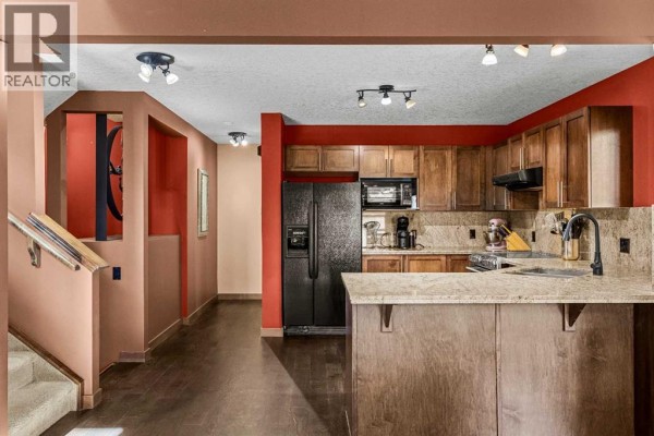 Kitchen - 202, 108 Armstrong Place, Canmore, AB T1W3L2 Photo 4