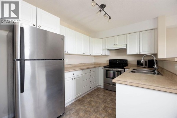 Dining room - 202, 248b Grosbeak Way, Fort Mcmurray, AB T9K0V9 Photo 3