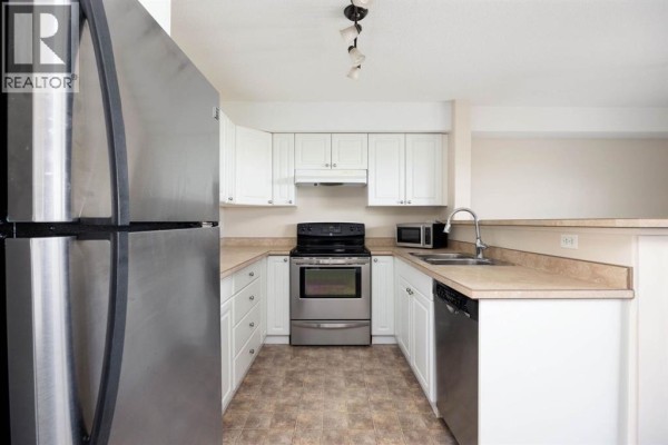 Kitchen - 202, 248b Grosbeak Way, Fort Mcmurray, AB T9K0V9 Photo 4