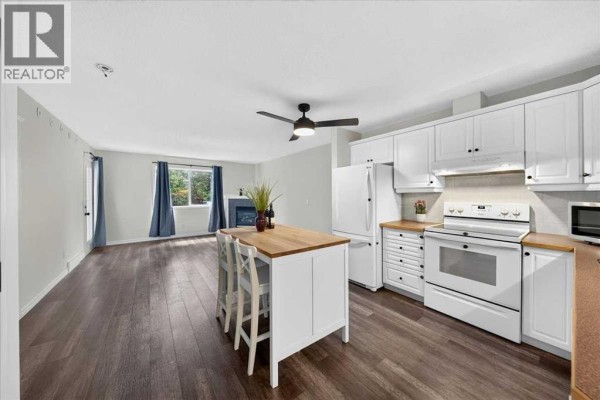 Living room - 202, 6148 Bowness Road Nw, Calgary, AB T3B0E1 Photo 2