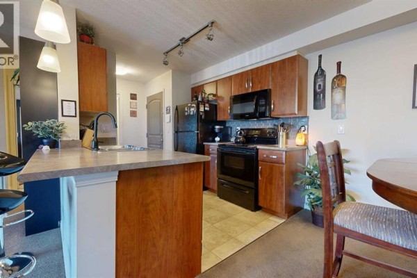 3pc Bathroom - 202, 9124 96 Avenue, Grande Prairie, AB T8X0A1 Photo 4