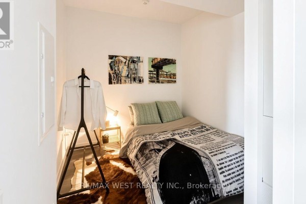 Den - 202 - 1 Hillsdale Avenue W, Toronto, ON M4S0E5 Photo 4