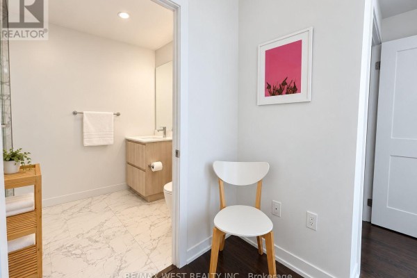Bathroom - 202 - 1 Hillsdale Avenue W, Toronto, ON M4S0E5 Photo 5