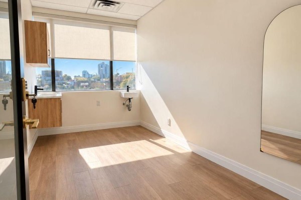 202 - 1090 Dundas Street E, Mississauga, ON L4Y2B8 Photo 3