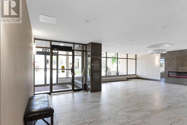 202 - 130 Neptune Drive, Toronto, ON, photo 2