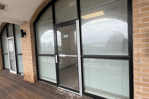 202 - 140 Dunlop Street E, Barrie, ON L4M6H1 Photo 2