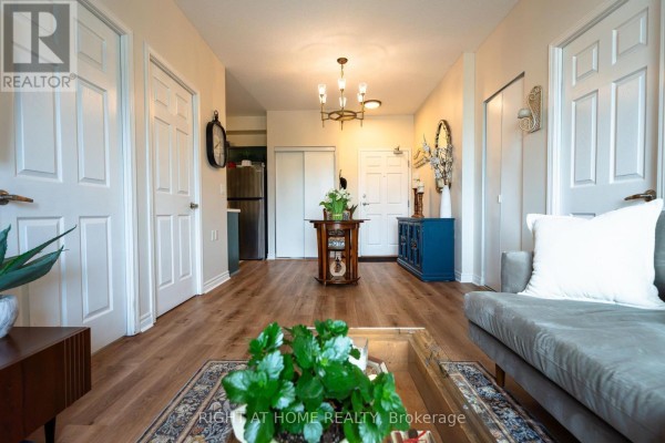 Primary Bedroom - 202 - 15450 Yonge Street, Aurora, ON L4G0K1 Photo 4
