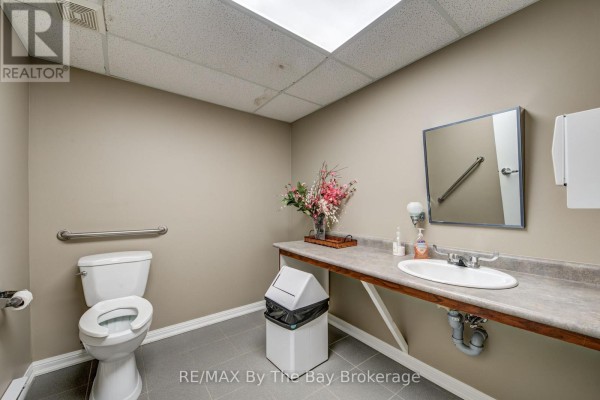 Bathroom - 202 - 16 Westbury Road, Wasaga Beach, ON L9Z0B8 Photo 5