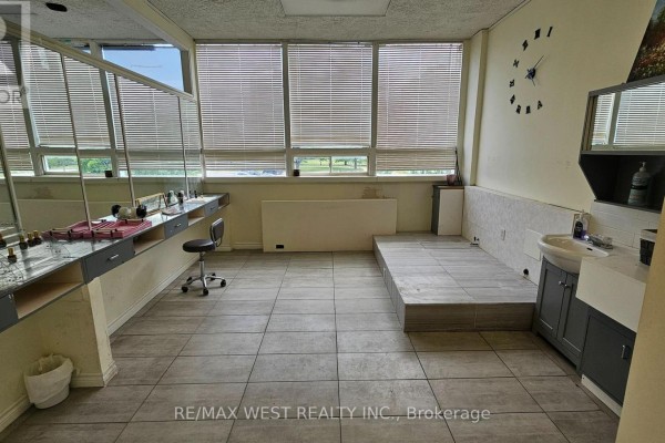 202 - 174 Harwood Avenue, Ajax, ON L1S2H6 Photo 4