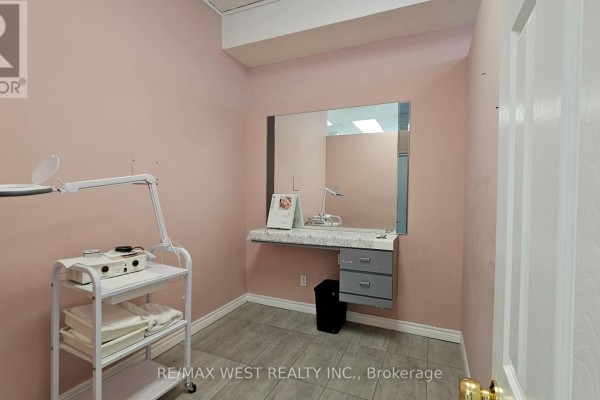 202 - 174 Harwood Avenue, Ajax, ON L1S2H6 Photo 5
