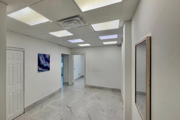 202 - 175 Willowdale Avenue, Toronto, ON M2N4Y9 Photo 3