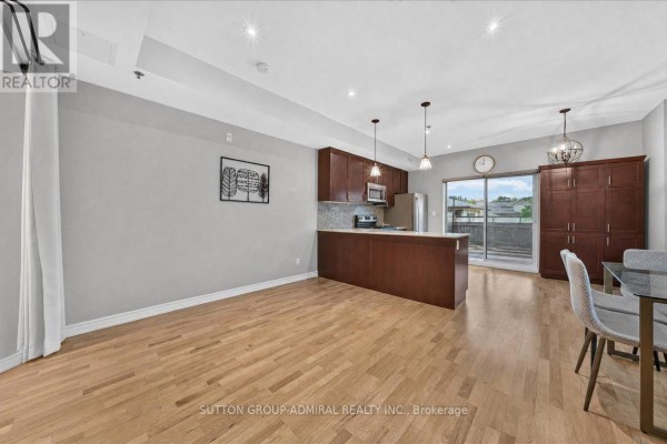 Kitchen - 202 - 2 Maxwell Street, Toronto, ON M3H2S8 Photo 4