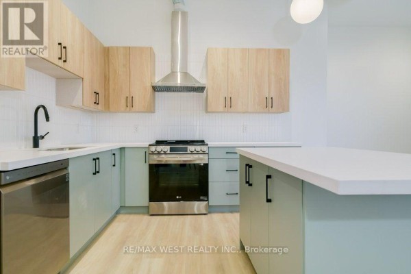 Kitchen - 202 - 2083 Danforth Avenue, Toronto, ON M4C1K1 Photo 2