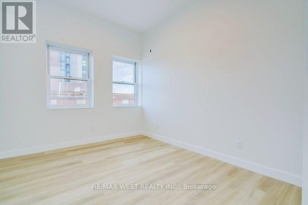 202 - 2083 Danforth Avenue, Toronto, ON M4C1K1 Photo 5