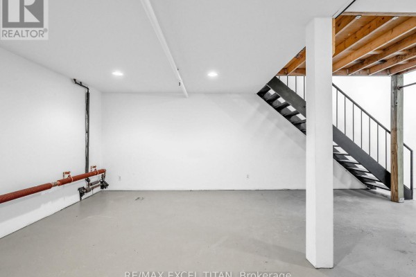 202 - 221 Sterling Road E, Toronto, ON M6P3L4 Photo 4