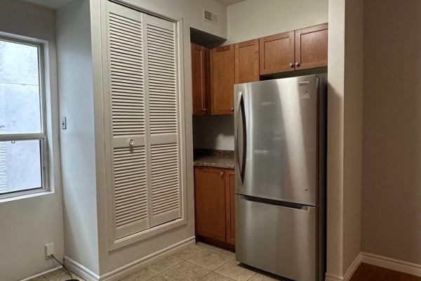 202 - 249 Augusta Avenue, Toronto, ON M5T2C2 Photo 4