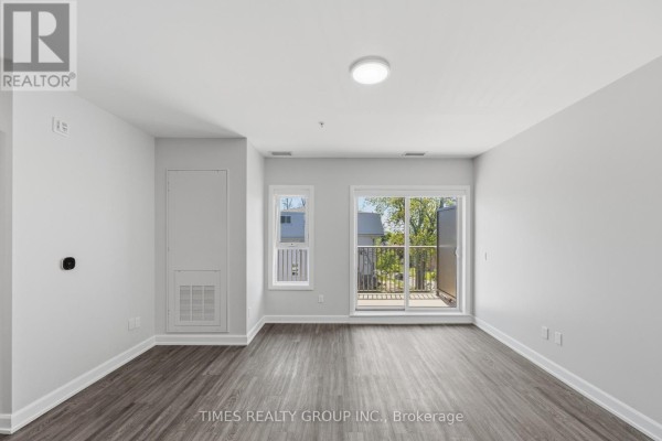 202 - 369 Hunter Street W, Peterborough, ON K9H2M5 Photo 4