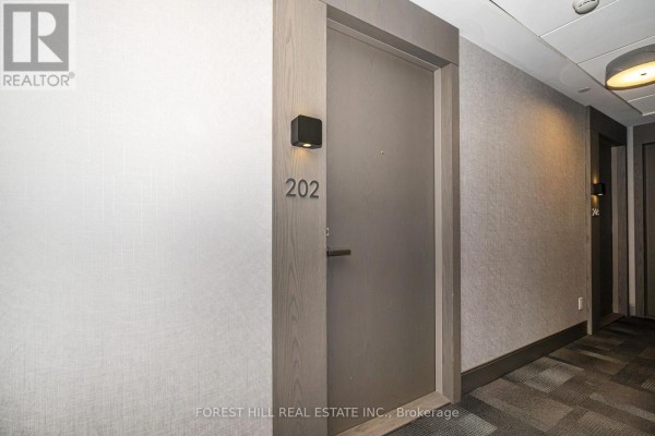 202 - 501 St Clair Avenue W, Toronto, ON, photo 2