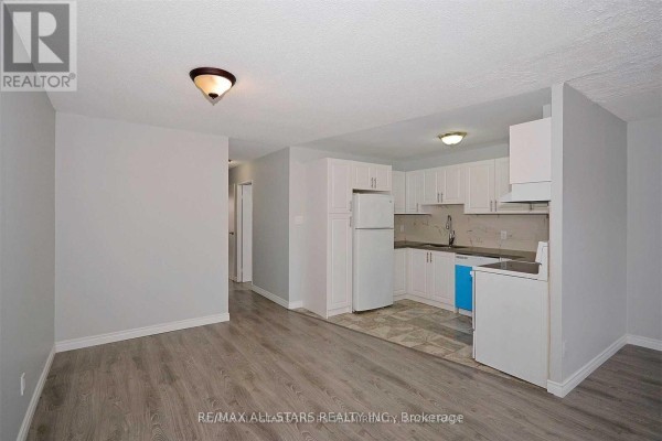 Kitchen - 202 - 52 August Avenue, Toronto, ON M1L3M9 Photo 3