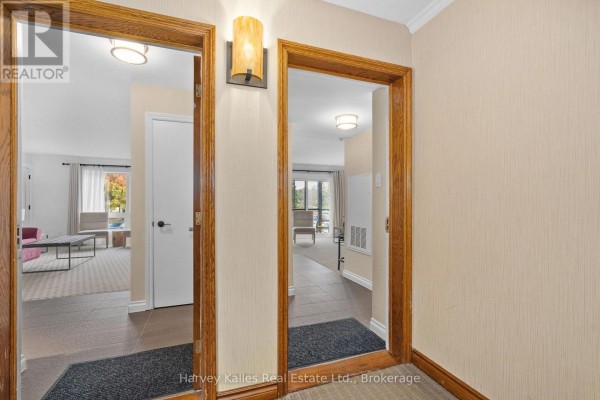 Bedroom - 202 - 54 Deerhurst Summit Drive, Huntsville, ON P1H2E8 Photo 4