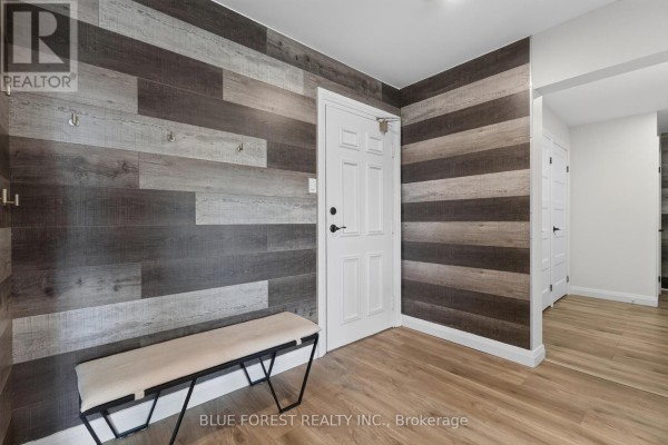 202 - 600 Grenfell Drive, London North, ON N5X2R8 Photo 3