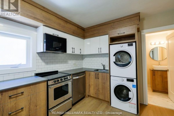 202 - 628 Danforth Avenue, Toronto, ON M4K1R3 Photo 3