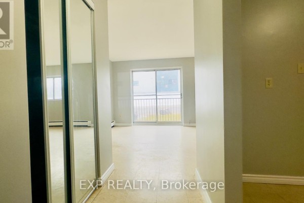 Living room - 202 - 76 Brybeck Crescent, Kitchener, ON N2M2C6 Photo 3